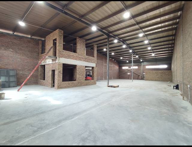 1,000M² WAREHOUSE TO LET IN ROSSBURGH